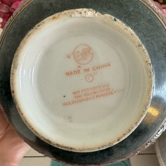 Chinese Porcelain salat bowl Lotus Flowers Geometric Green Rose Rim
Center PO - Picture 10 of 10